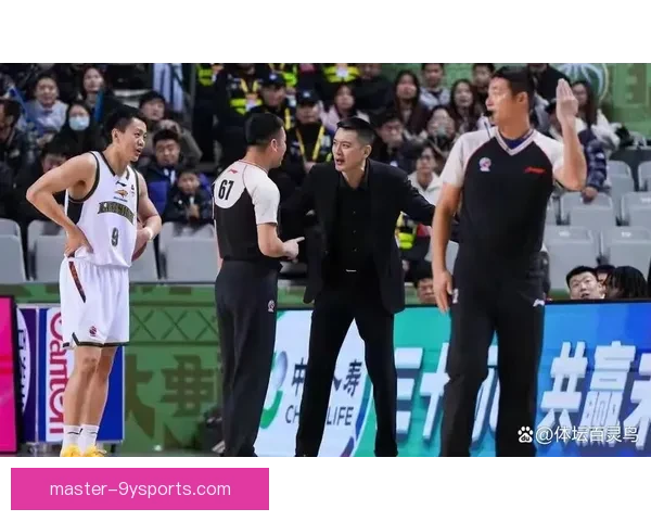 中国篮球联赛激烈开赛各队争夺季后赛席位战况精彩纷呈