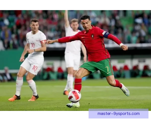 欧洲杯爆冷不断，黑马球队逆袭夺冠引发球迷热议